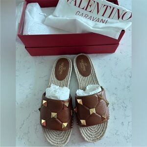 Valentino Garavani Roman stud leather and raffia slides sandals